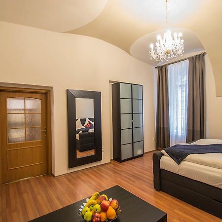 4Bdr Historical Spirit Apt By Ruterra Praag Buitenkant foto