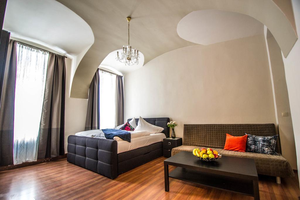 4Bdr Historical Spirit Apt By Ruterra Praag Buitenkant foto