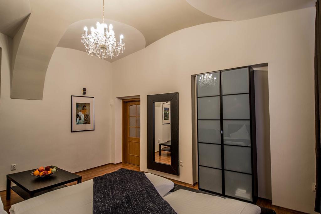4Bdr Historical Spirit Apt By Ruterra Praag Buitenkant foto