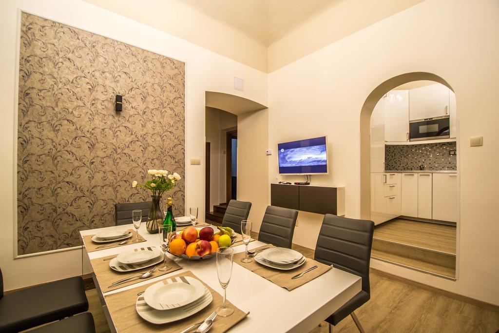 4Bdr Historical Spirit Apt By Ruterra Praag Buitenkant foto