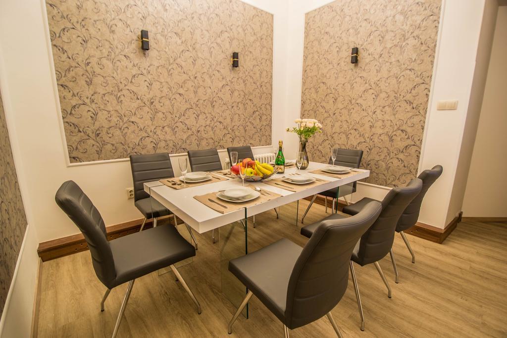 4Bdr Historical Spirit Apt By Ruterra Praag Buitenkant foto