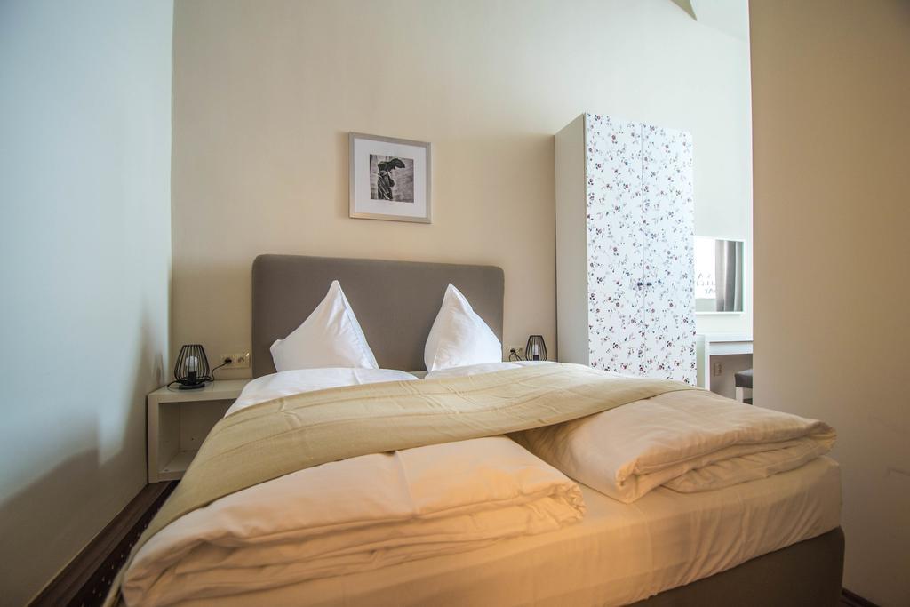 4Bdr Historical Spirit Apt By Ruterra Praag Buitenkant foto