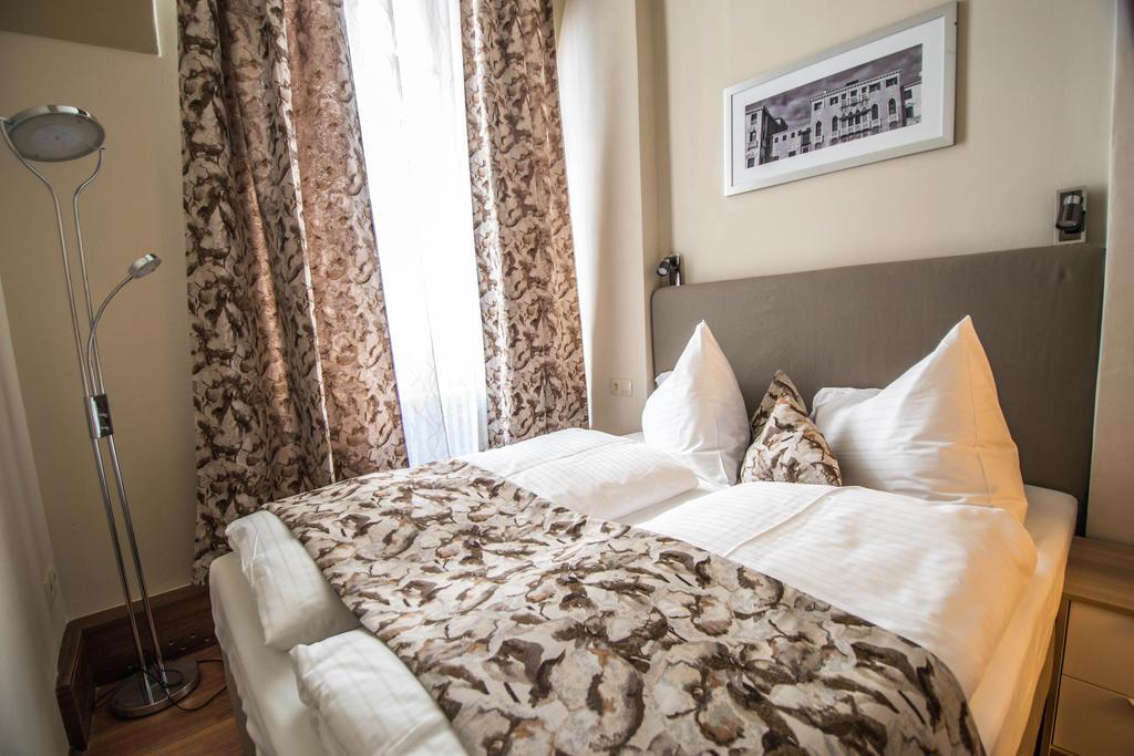 4Bdr Historical Spirit Apt By Ruterra Praag Buitenkant foto