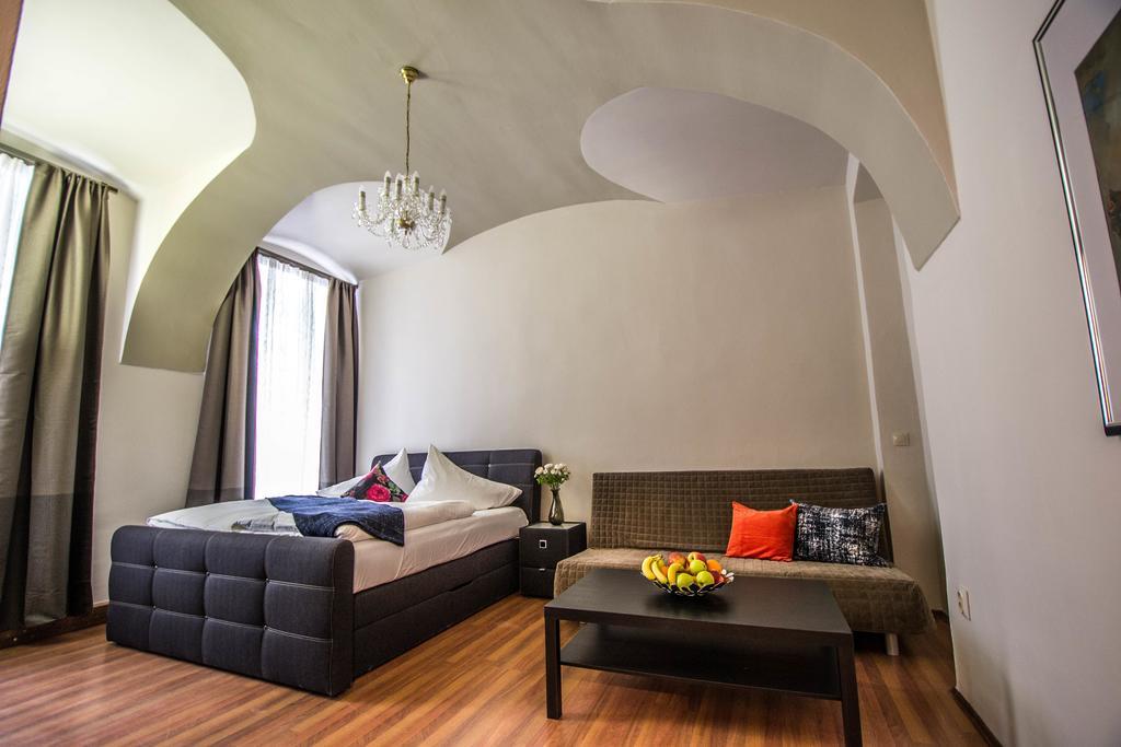 4Bdr Historical Spirit Apt By Ruterra Praag Buitenkant foto