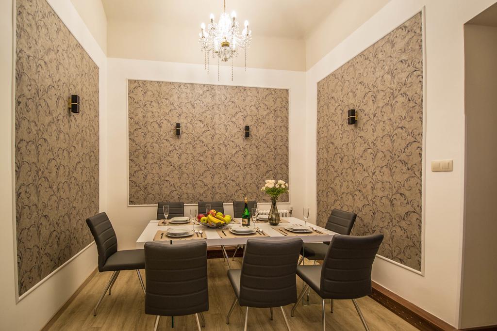 4Bdr Historical Spirit Apt By Ruterra Praag Buitenkant foto